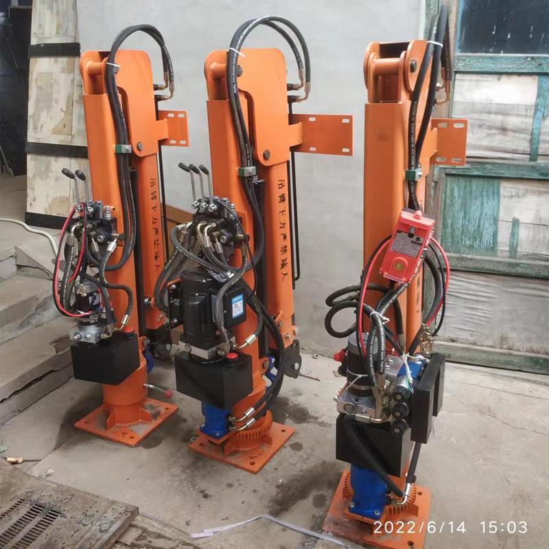 张家口市重汽蓝牌随车吊 3.2吨 国六动力强 液压驱动 农用自卸起重机